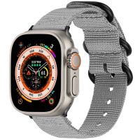 iMoshion Nylon bandje Apple Watch Series 1-8 / SE / Ultra - 42/44/45/49 mm - Lichtgrijs