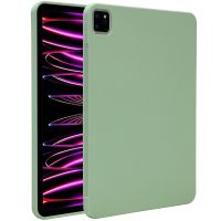 Accezz Liquid Silicone Backcover met penhouder iPad Pro 11 (2018 - 2022) - Lichtgroen