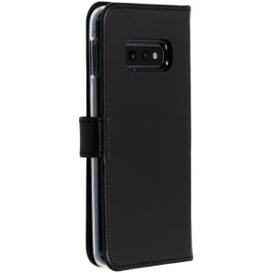 Selencia Echt Lederen Bookcase Samsung Galaxy S10e - Zwart
