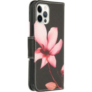 Design Softcase Bookcase iPhone 12 (Pro) - Bloemen