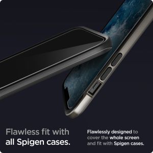 Spigen GLAStR Privacy Screenprotector + Applicator iPhone 12 (Pro)