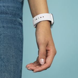 iMoshion Siliconen bandje Fitbit Versa 4 / 3 / Sense (2) - Wit