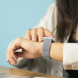 iMoshion Milanees Watch bandje Fitbit Versa 4 / 3 / Sense (2) - Zilver