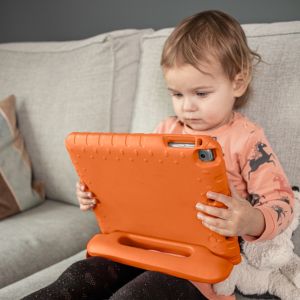 iMoshion Kidsproof Backcover met handvat iPad 7 (2019) / iPad 8 (2020) / iPad 9 (2021) 10.2 inch - Oranje