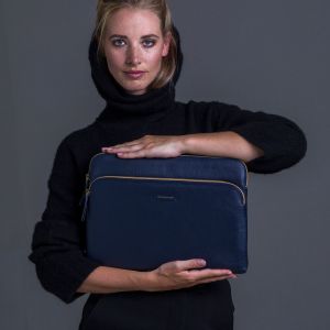 dbramante1928 Paris+ Sleeve - Laptop hoes 14 inch - Echt leer - MacBook Pro 14 inch - Pacific Blue