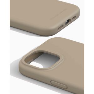 iDeal of Sweden Silicone Case iPhone 15 - Beige