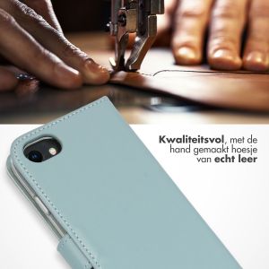 Selencia Echt Lederen Bookcase iPhone SE (2022 / 2020) / 8 / 7 / 6(s) - Lichtblauw
