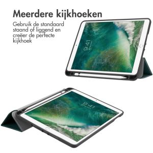 iMoshion Trifold Bookcase iPad 6 (2018) 9.7 inch / iPad 5 (2017) 9.7 inch / Air 2 (2014) /Air 1 (2013) - Donkergroen