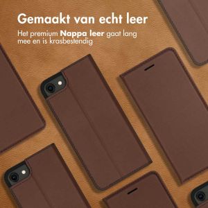 Accezz Premium Leather Slim Bookcase iPhone SE (2022 / 2020) / 8 / 7 / 6(s) - Bruin