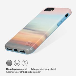 Selencia Aurora Fashion Backcover iPhone SE (2022 / 2020) / 8 / 7 - Duurzaam hoesje - 100% gerecycled - Sky Sunset Multicolor