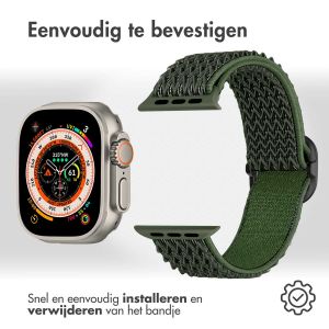 iMoshion Elastisch nylon bandje Apple Watch Series 1-8 / SE / Ultra - 42/44/45/49 mm - Donkergroen