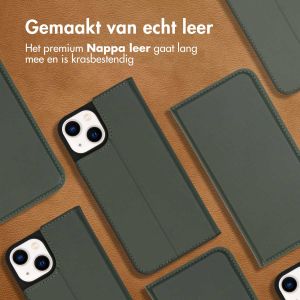 Accezz Premium Leather Slim Bookcase iPhone 14 - Groen