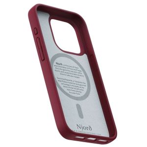 Njorð Collections Suède Comfort+ Case MagSafe iPhone 15 Pro - Red