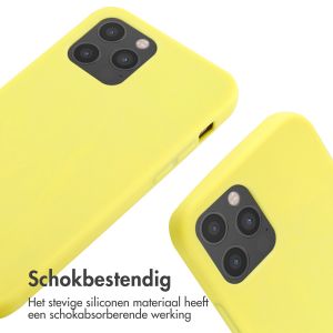 iMoshion Siliconen hoesje met koord iPhone 12 (Pro) - Geel
