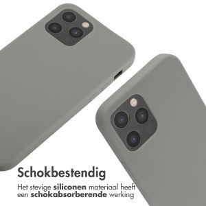 iMoshion Siliconen hoesje met koord iPhone 12 (Pro) - Lichtgrijs