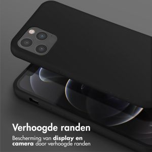Selencia Siliconen hoesje met afneembaar koord iPhone 12 (Pro) - Zwart