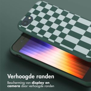 Selencia Siliconen design hoesje met afneembaar koord iPhone SE (2022 / 2020) / 8 / 7 - Irregular Check Green