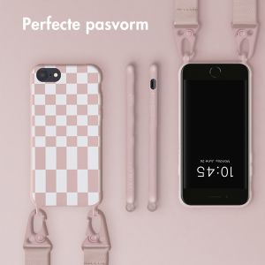 Selencia Siliconen design hoesje met afneembaar koord iPhone SE (2022 / 2020) / 8 / 7 - Irregular Check Sand Pink