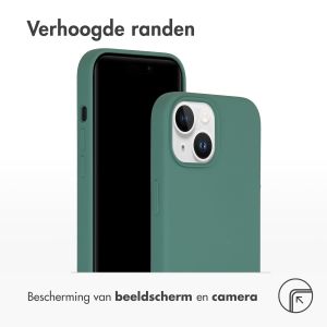 Accezz Liquid Silicone Backcover iPhone 15 - Donkergroen