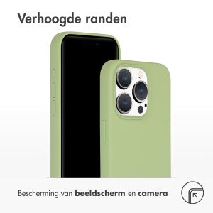 Accezz Liquid Silicone Backcover met MagSafe iPhone 15 Pro - Groen