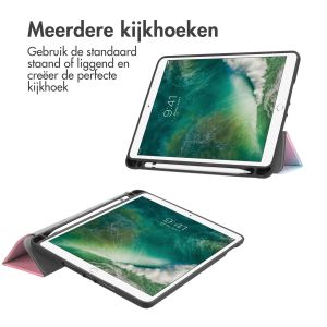 iMoshion Trifold Design Bookcase iPad 6 (2018) 9.7 inch / iPad 5 (2017) 9.7 inch / Air 2 (2014) / Air 1 (2013) - Sky