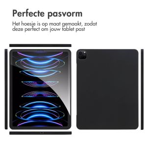 Accezz Liquid Silicone Backcover met penhouder iPad Pro 12.9 (2020 - 2022) - Zwart