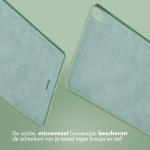 Accezz Liquid Silicone Backcover met penhouder iPad Pro 12.9 (2022) / Pro 12.9 (2021) / Pro 12.9 (2020) - Lichtgroen