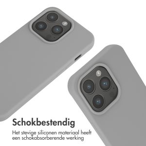 iMoshion Siliconen hoesje met koord iPhone 15 Pro - Lichtgrijs