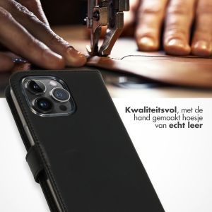 Selencia Echt Lederen Bookcase iPhone 15 Pro Max - Zwart
