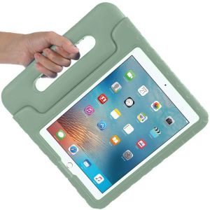 iMoshion Kidsproof Backcover met handvat iPad 6 (2018) / iPad 5 (2017) - Olijfgroen