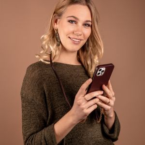 Selencia Aina Slang Hoesje met koord Samsung Galaxy S22 - Donkerrood