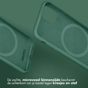 Accezz Liquid Silicone Backcover met MagSafe iPhone 15 Pro - Donkergroen