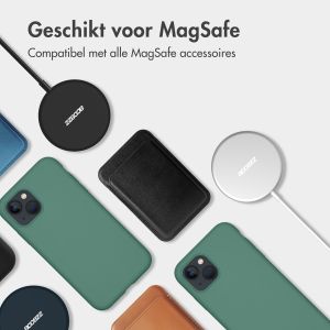 Accezz Liquid Silicone Backcover met MagSafe iPhone 12 (Pro) - Groen