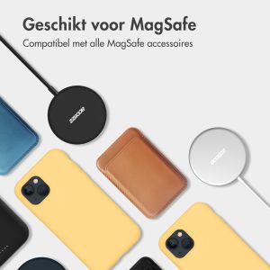 Accezz Liquid Silicone Backcover met Magsafe iPhone 14 Pro Max - Geel
