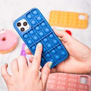 iMoshion Pop It Fidget Toy - Pop It hoesje iPhone 12 (Pro) - Blauw