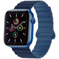 iMoshion Siliconen magnetisch bandje Apple Watch Series 1-9 / SE - 38/40/41 mm - Donkerblauw