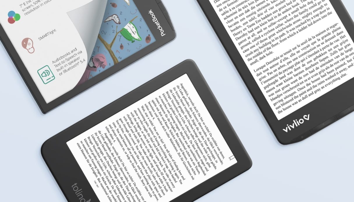 Een flatlay van verschillende e-readers.