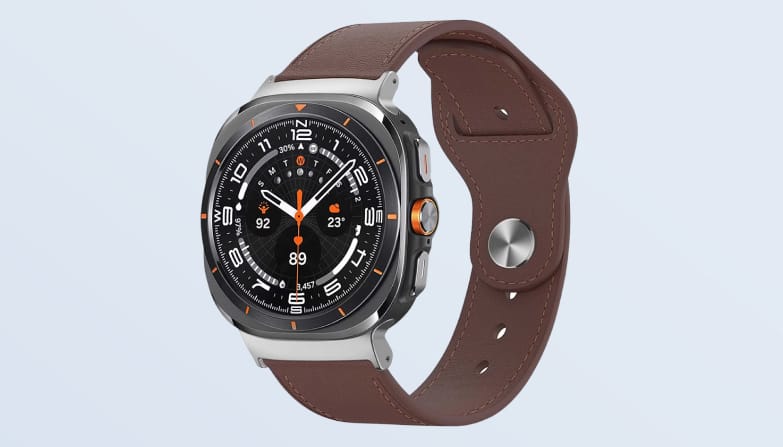 Foto van een smartwatch met bruine leren band.