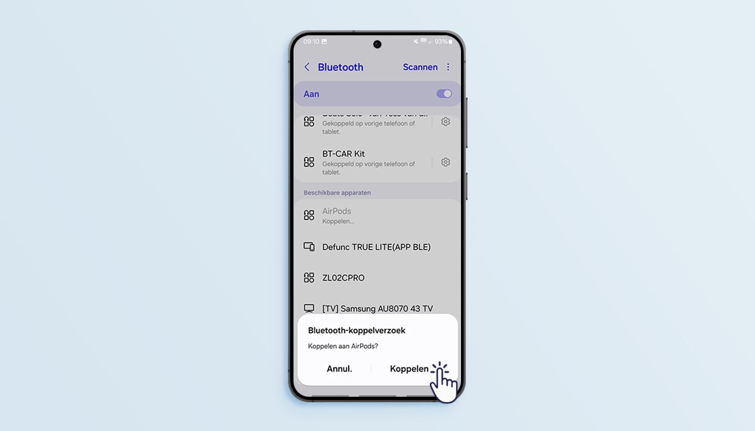 Instructie van het bevestigen van de Apple AirPods op de Samsung telefoon.