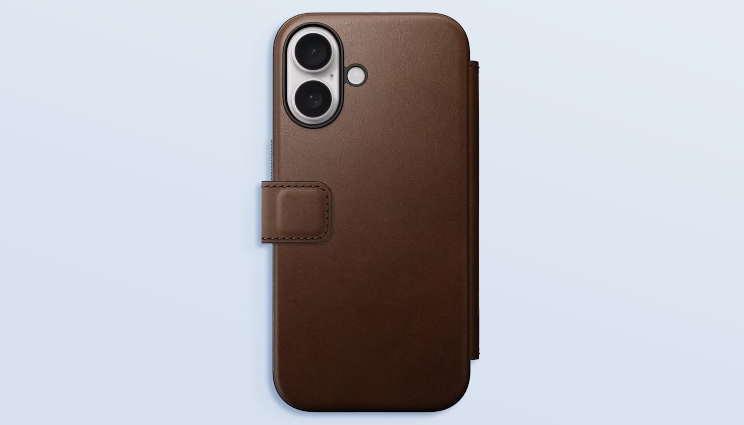 Een donkerbruine bookcase.