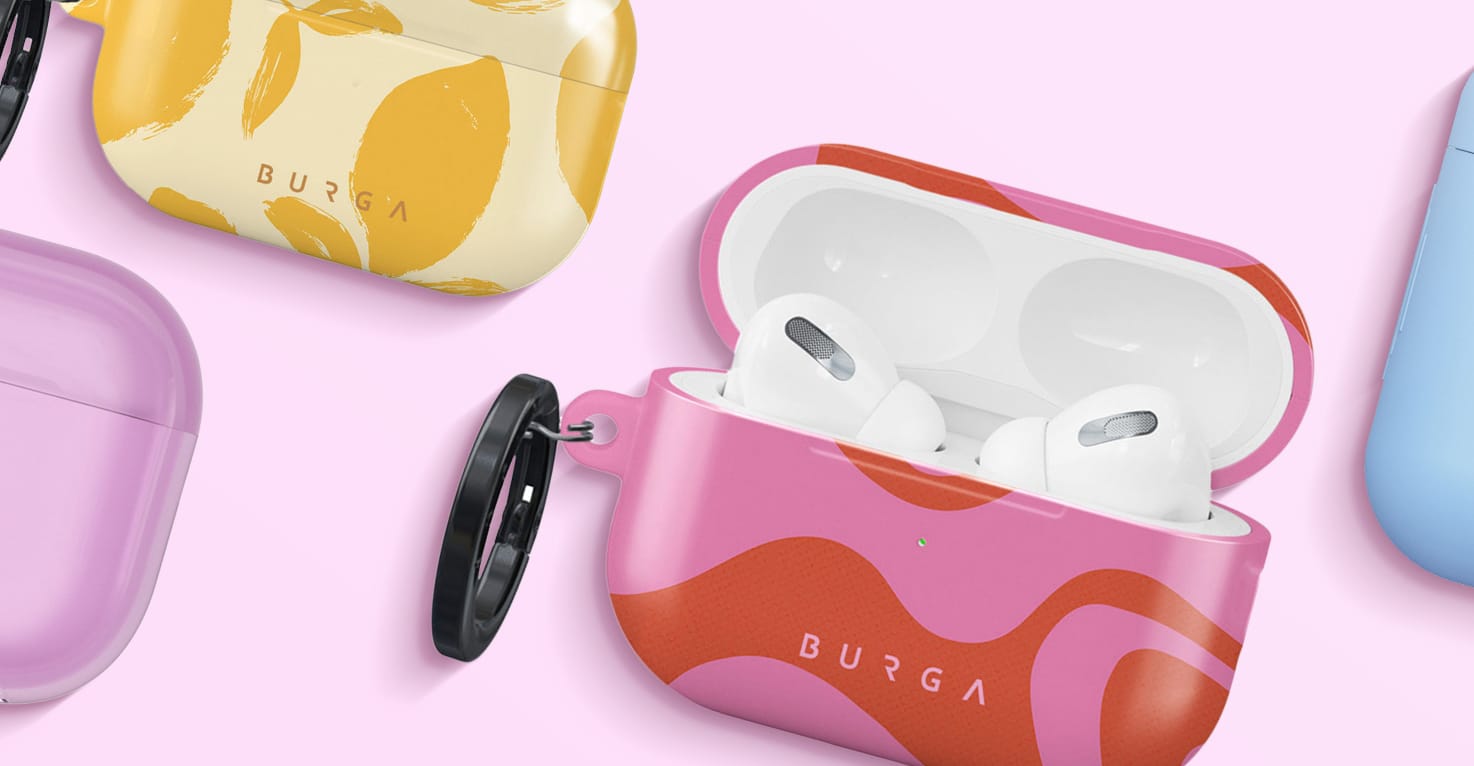 Verschillende gekleurde AirPods hoesjes van iDeal of Sweden, Burga en imoshion.