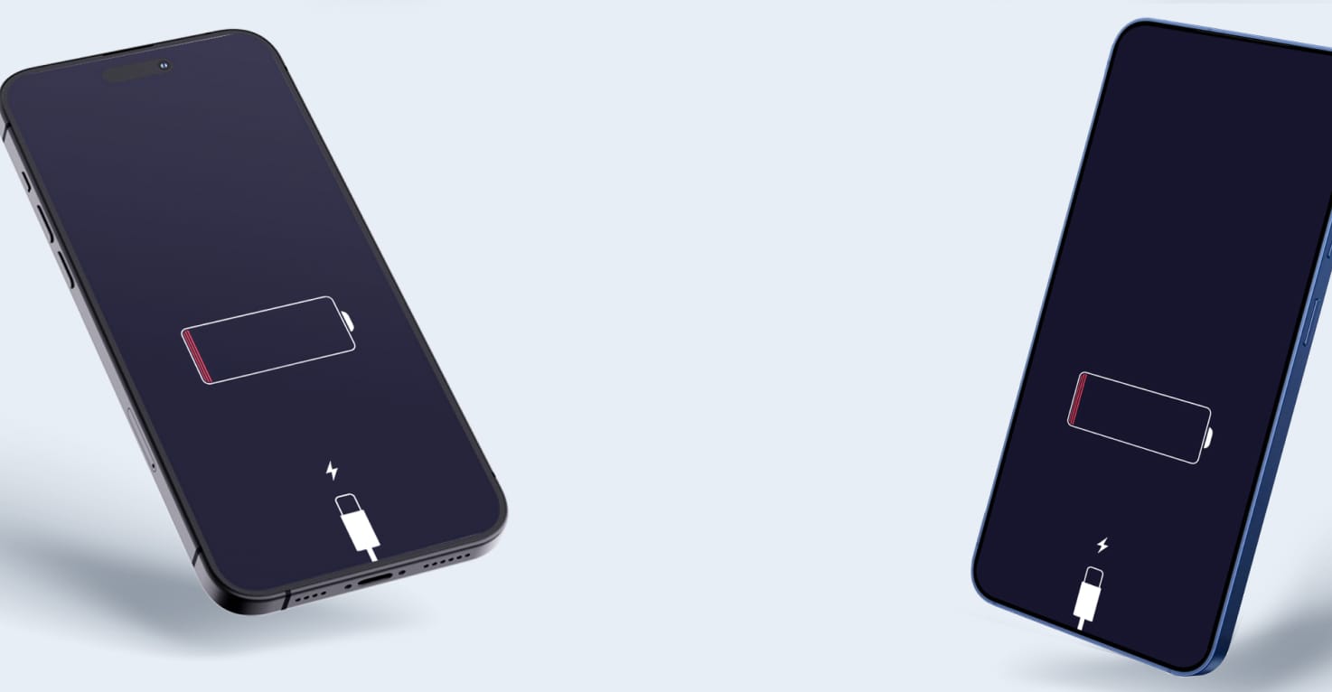 Twee smartphones op een lichtblauwe achtergrond, die beide het signaal geven dat de batterij leeg is.