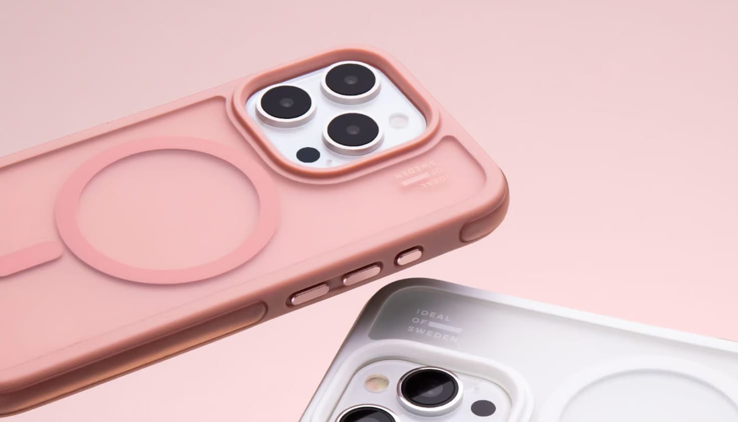 Een roze Bumper case van iDeal of Sweden.